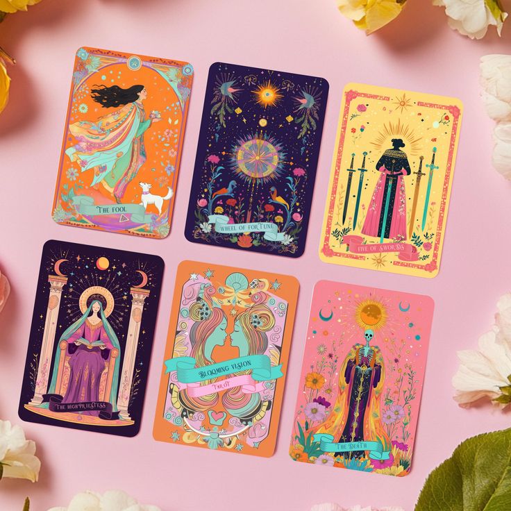 Hình ảnh một bàn tay đang rút một lá bài Tarot từ bộ bài, với ánh sáng nhẹ nhàng chiếu rọi, tượng trưng cho sự khám phá và định hướng hàng ngày.