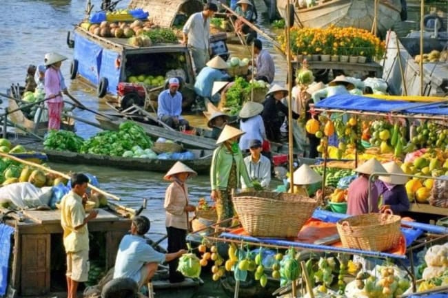 Floating-market scene