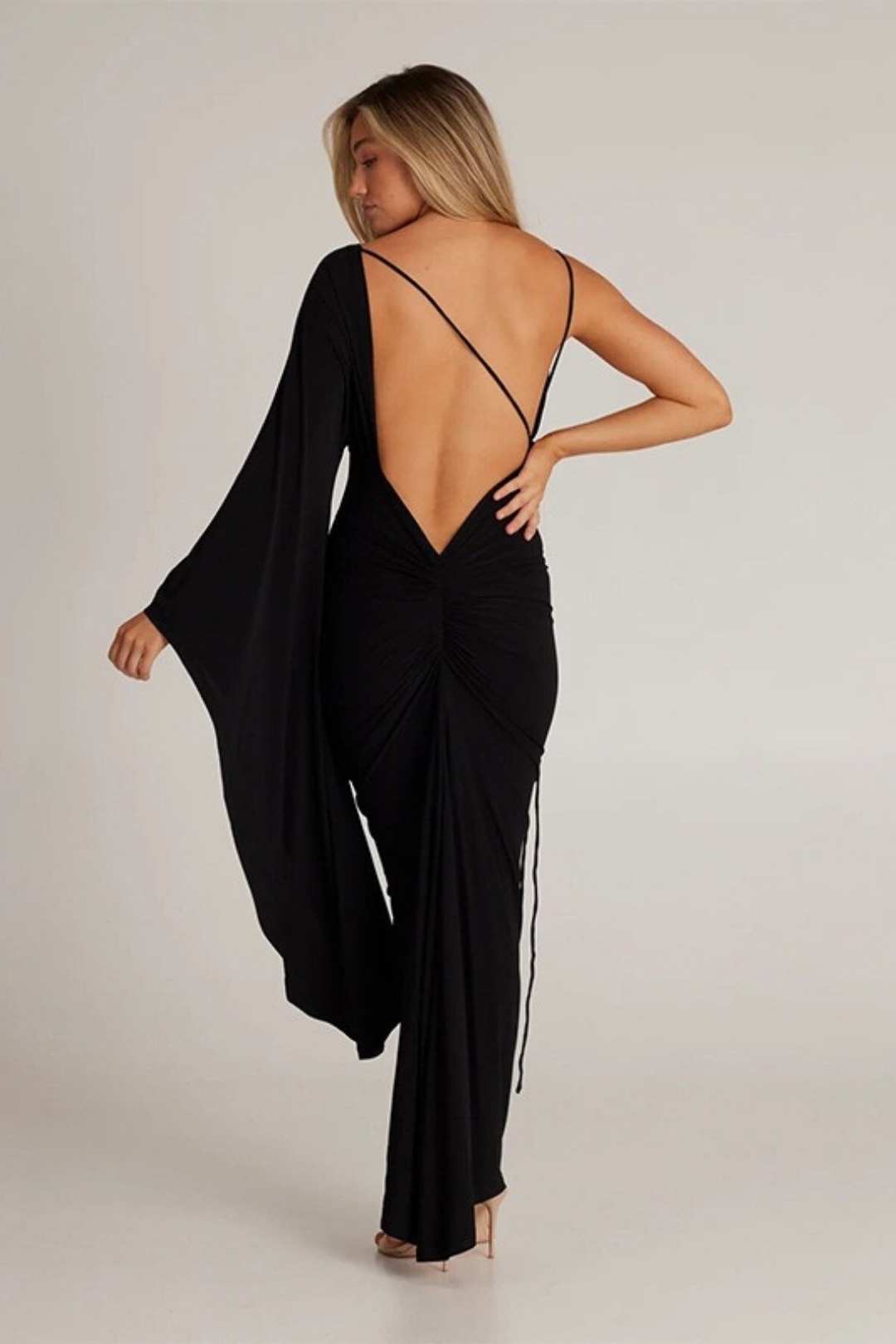 Fashion One-shoulder Sleeve Sexy Low-cut Backless Evening Dress