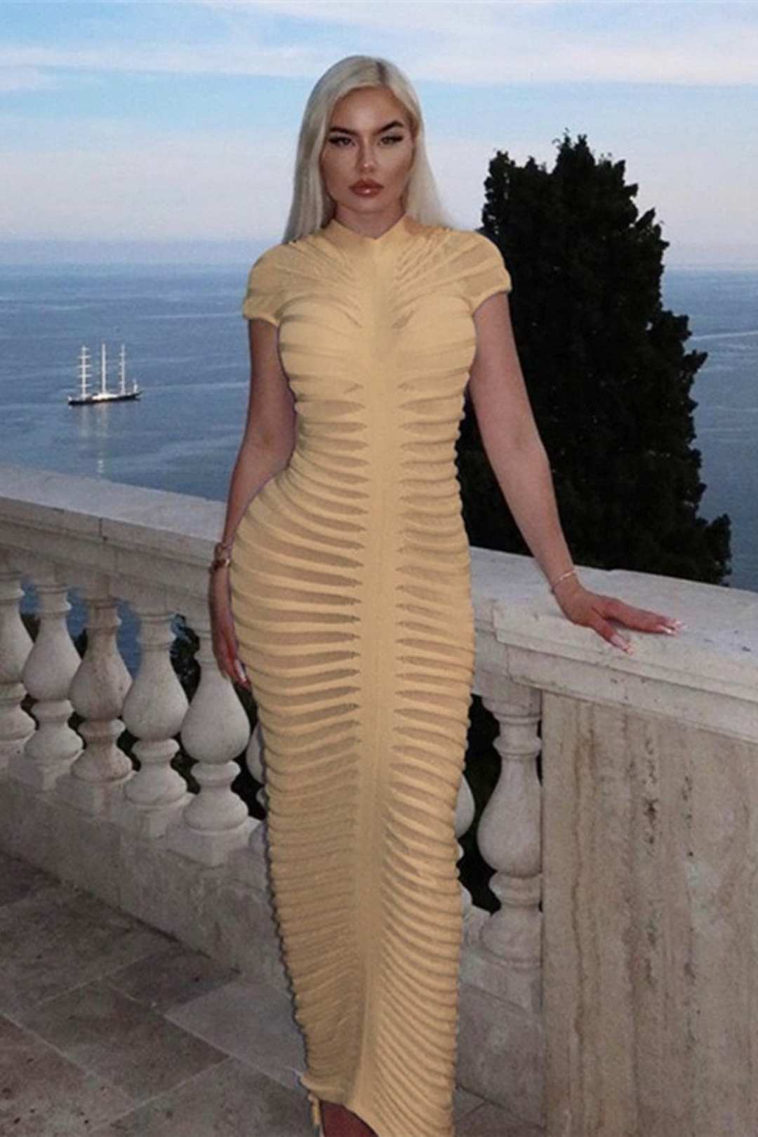 Short-sleeved Round Neck Slim Fit Hip-hugging Temperament Design Dress