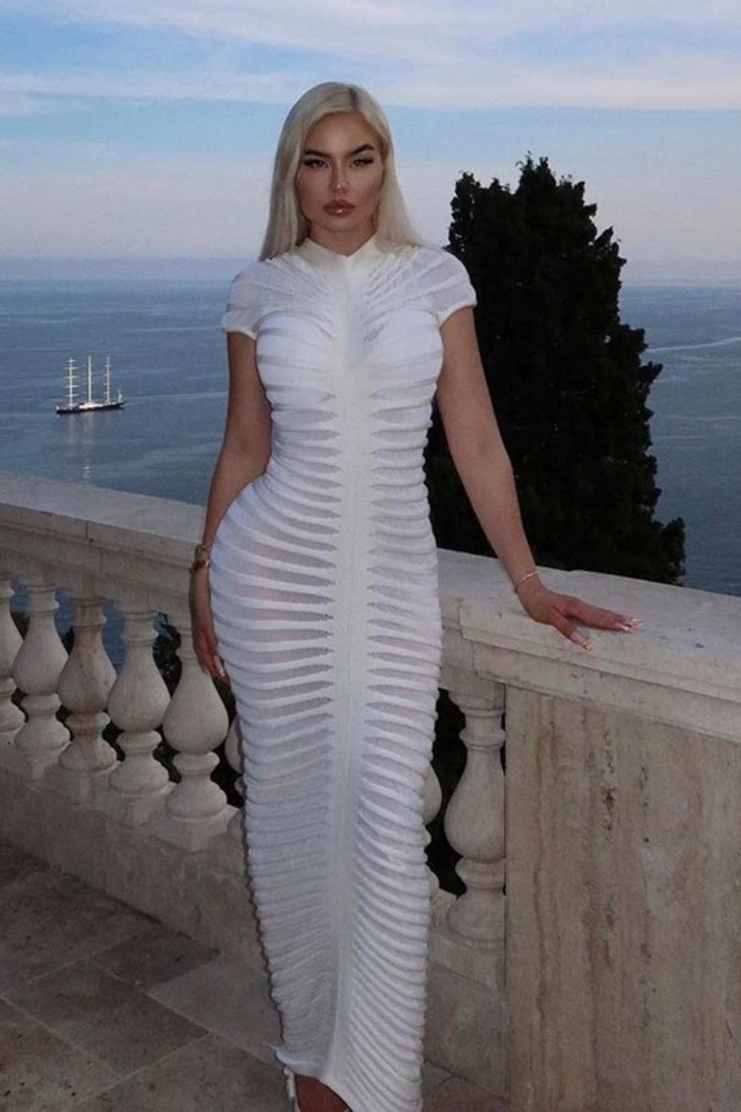 Short-sleeved Round Neck Slim Fit Hip-hugging Temperament Design Dress