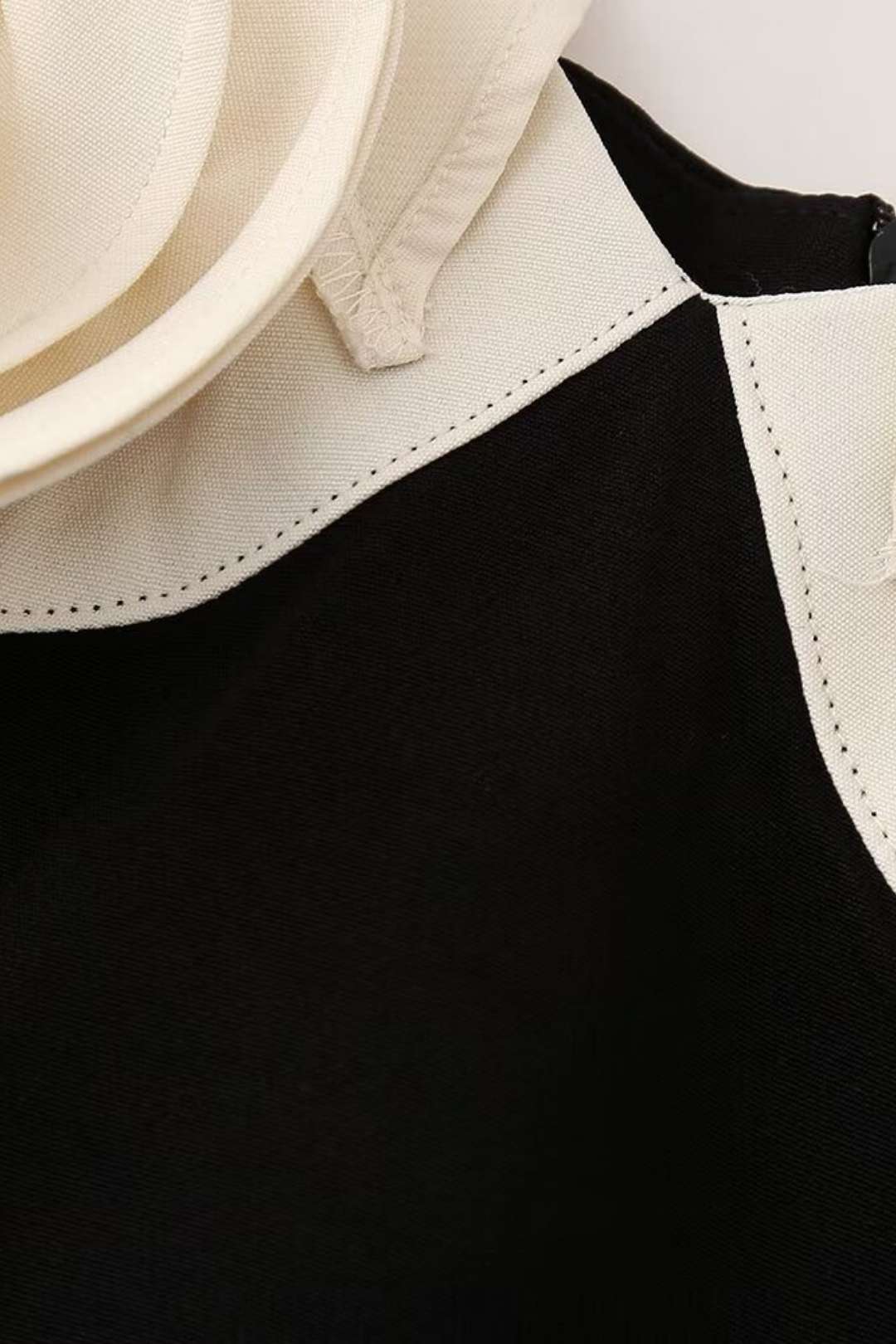 Three-dimensional Large Flower Contrasting Color Waist Suspender Dress