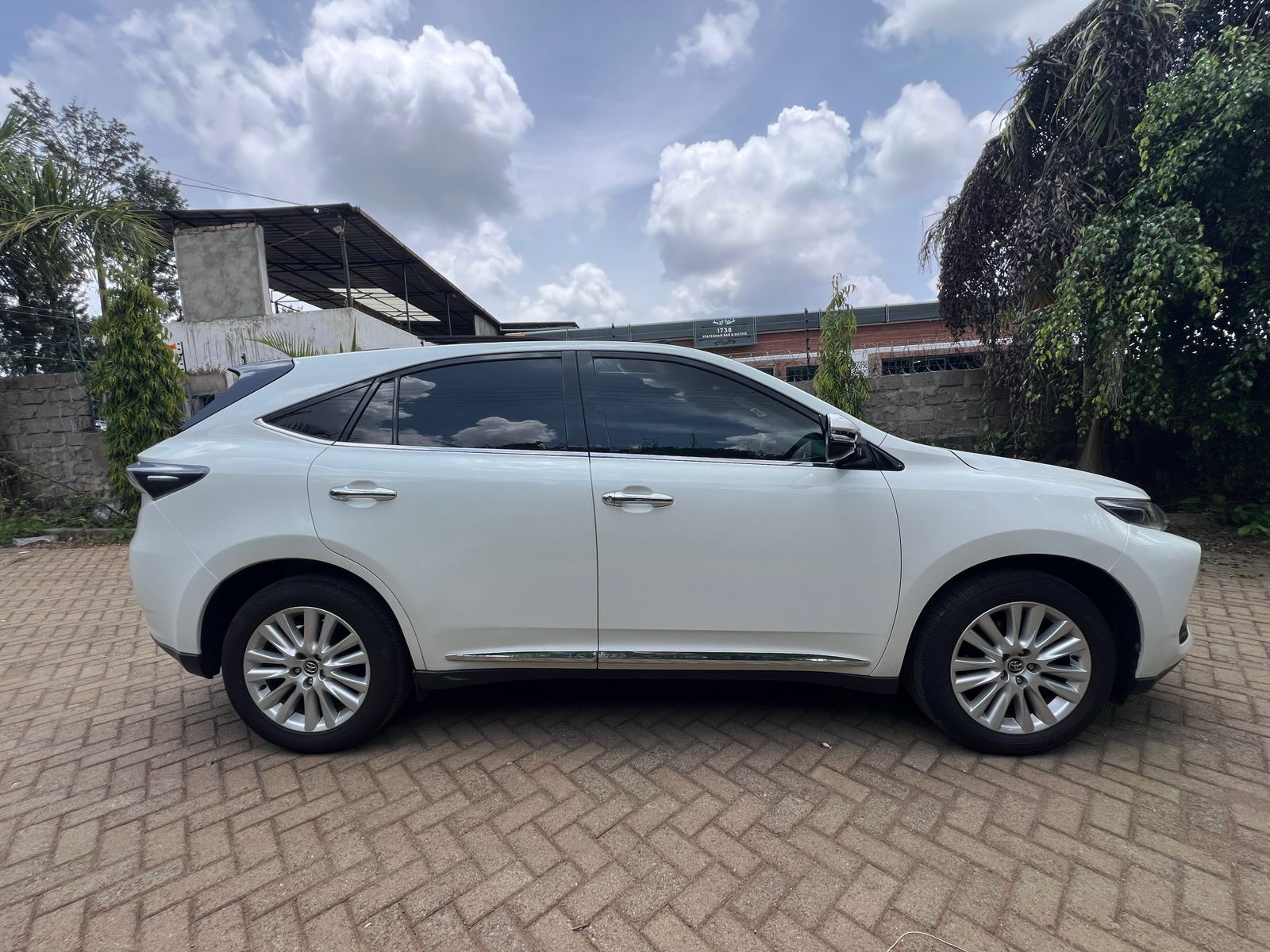 Toyota Harrier 2017