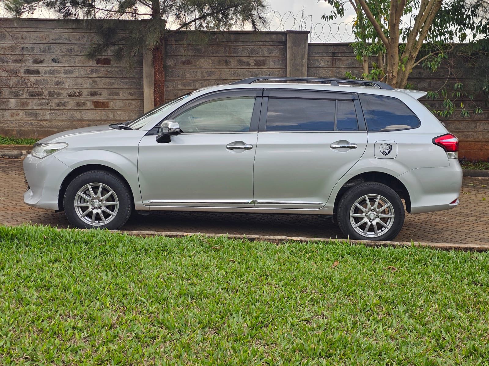 Toyota Fielder 2016