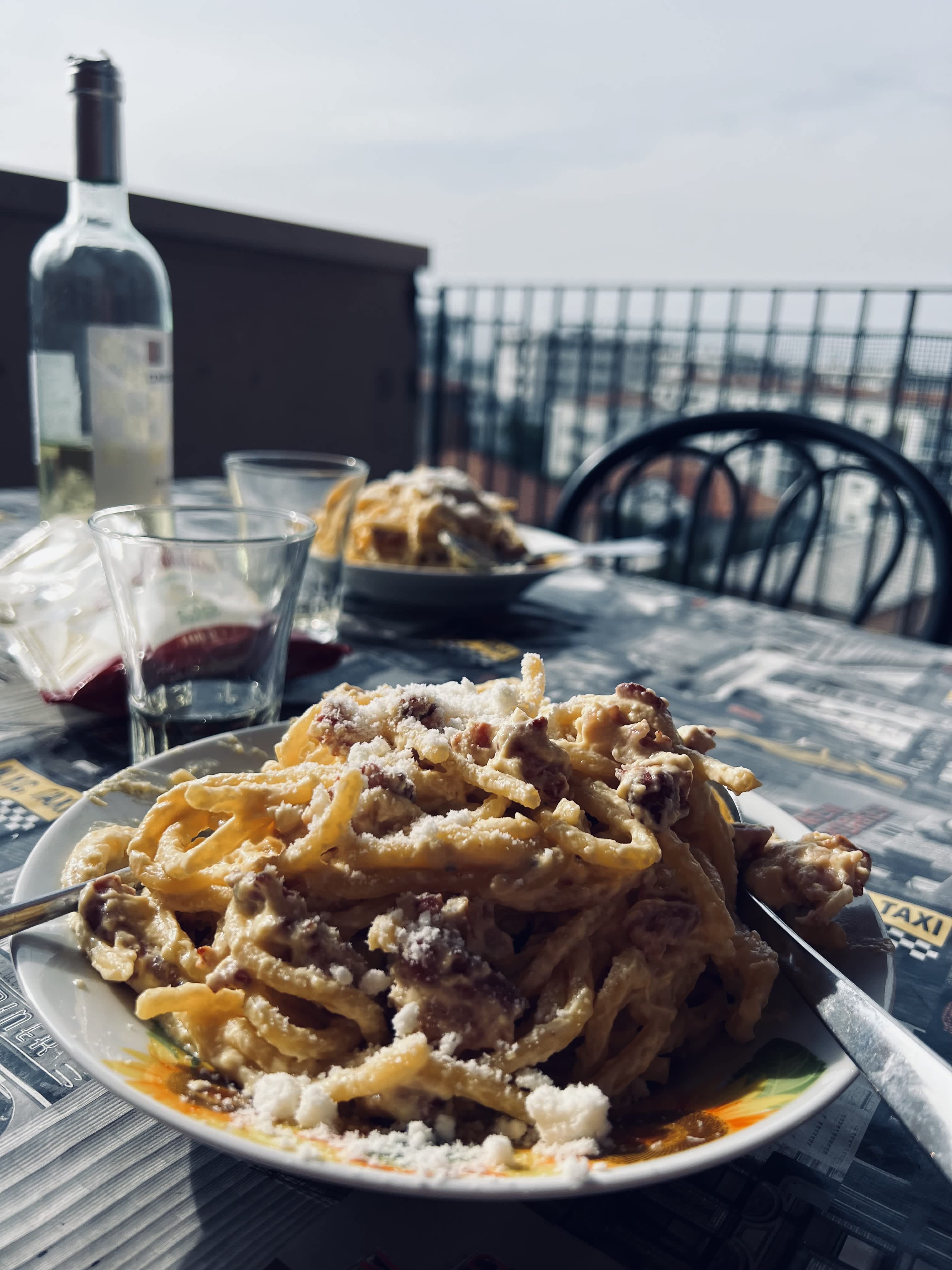 pasta carbonara vino