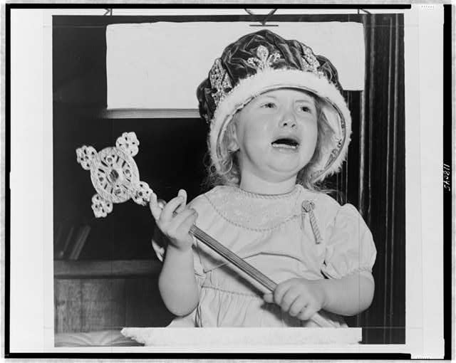 Crying toddler image