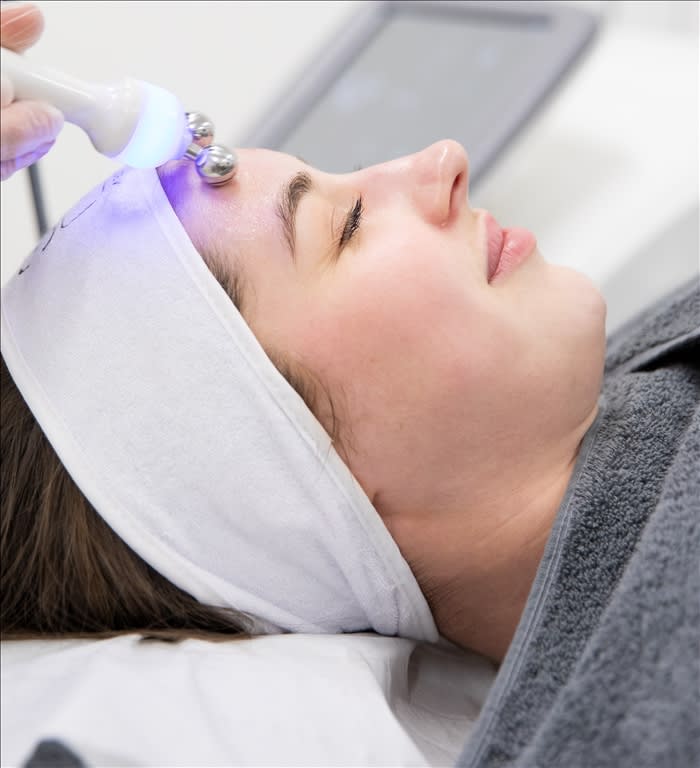 HydrO2 Facial Superdeluxe