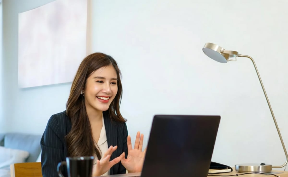 AI mock interview simulation helping job seekers practice real interview scenarios with instant feedback