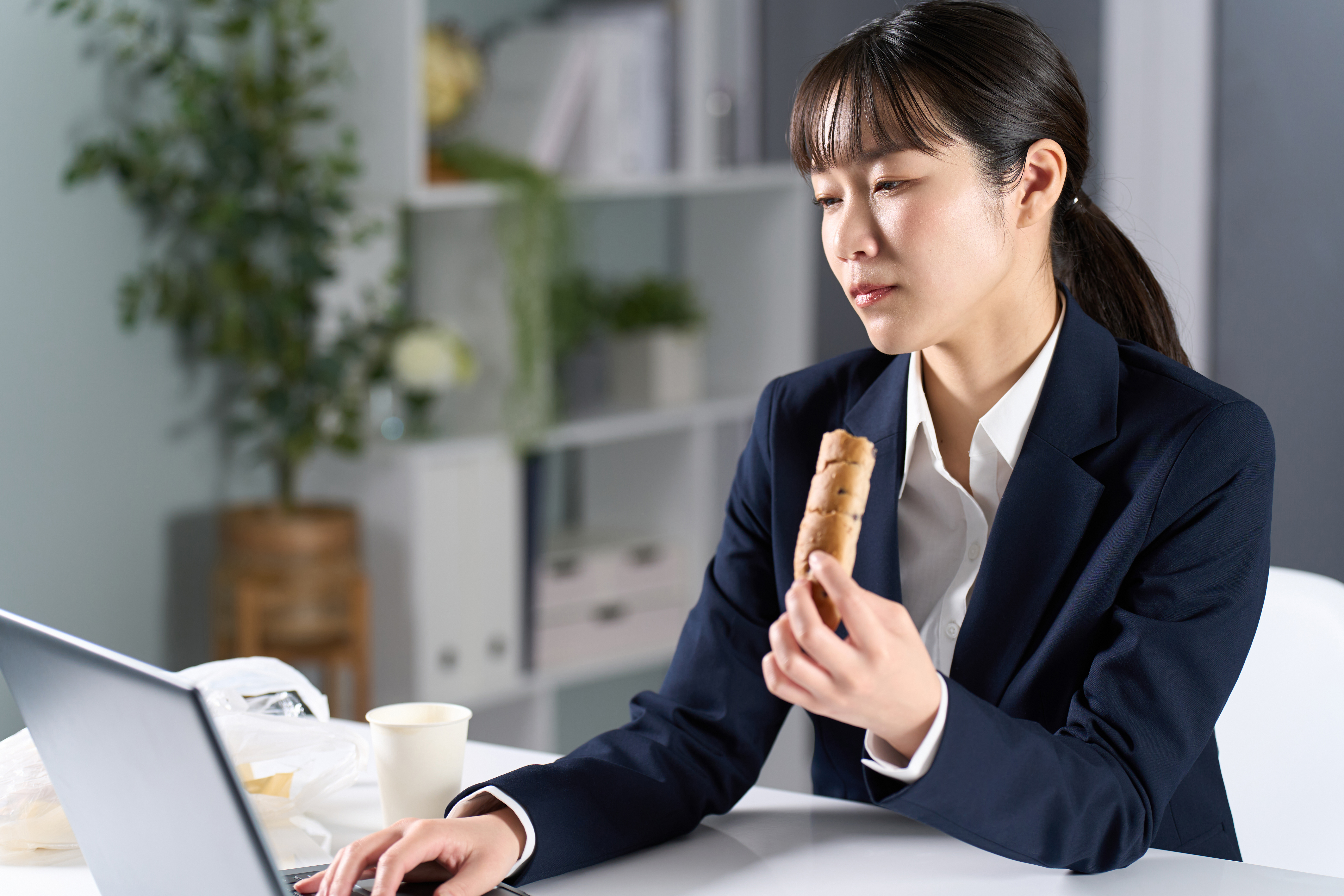 professional preparing for an online mock interview late at night using an AI interview preparation platform