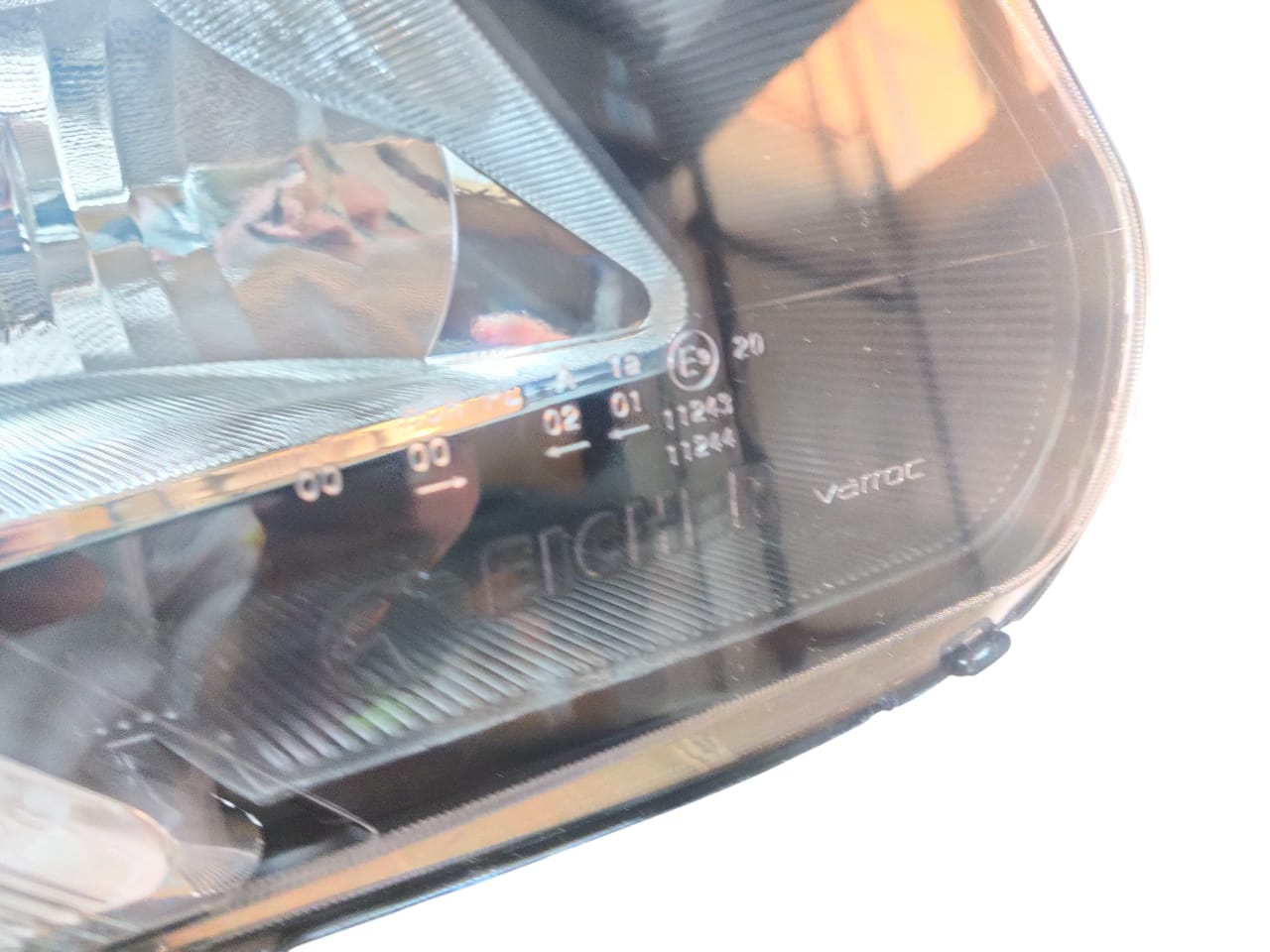 IE316176 Headlight Assembly for Eicher Trucks – Automotive Lighting Supplier/Exporter
