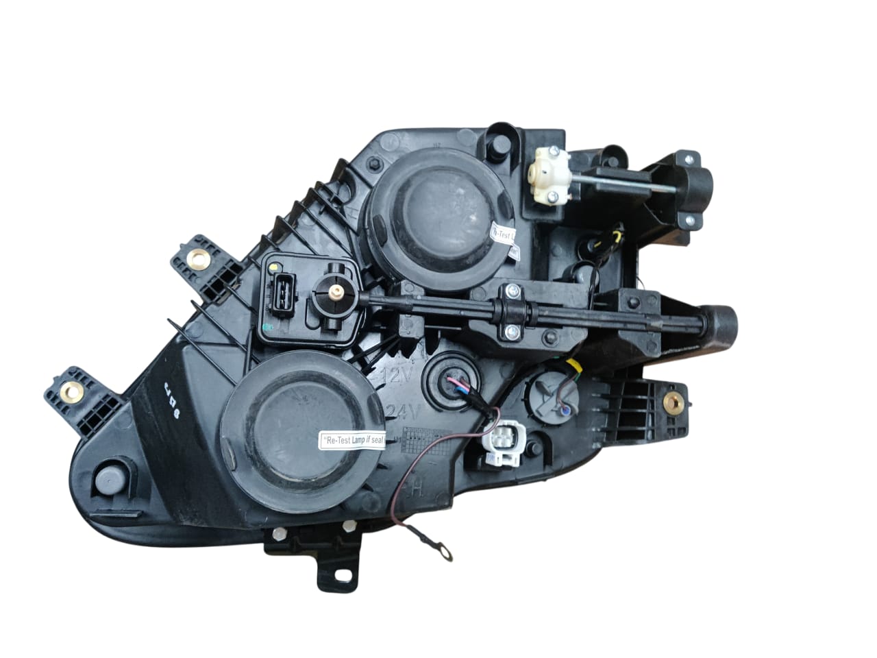 IE316176 Headlight Assembly for Eicher Trucks – Automotive Lighting Supplier/Exporter
