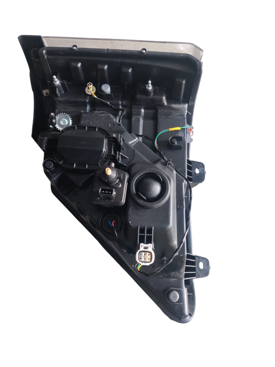 IE316227 Headlight Assembly for Eicher Trucks – Automotive Lighting Supplier/Exporter