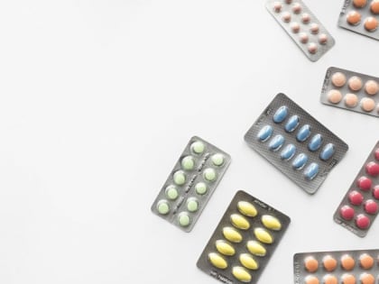 Врач рассказал, какие препараты могут спровоцировать шум в ушах и инсульт: они есть в каждой аптечке