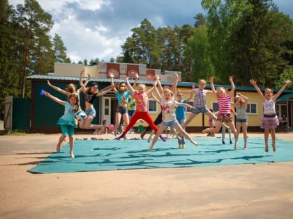 В Уфе начали принимать заявления на бесплатные путёвки в детские лагеря