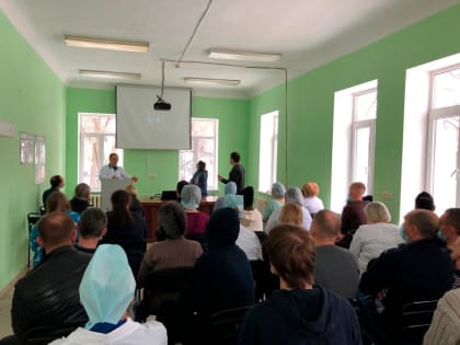 Демонстрация мобильного приложения "Мой фтизиатр" пациентам диспансера