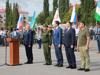 Константин Толкачев напутствовал бойцов, возвращающихся после отпуска в зону проведения специальной военной операции