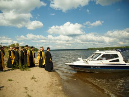 Начался ежегодный крестный ход с чудотворным образом святителя Николая