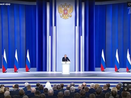 Владимир Путин: Запад ведет информационные атаки против нашей молодёжи