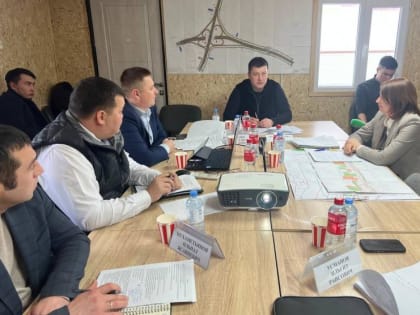 Совещание на месте строительства