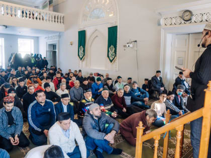 «Не забывай Аллаха, где бы ты не был», — муфтий республики провёл пятничную хутбу в мечети «Ихлас»