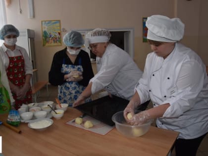 В Ишимбае состоялся флеш-моб «Моё национальное блюдо»