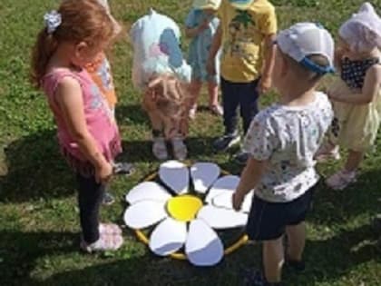 Дети приготовили подарки родителям ко Дню семьи, любви и верности