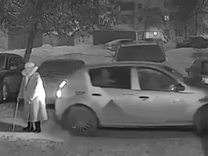 В Уфе таксист сбил пенсионерку во дворе у дома и уехал с места ДТП