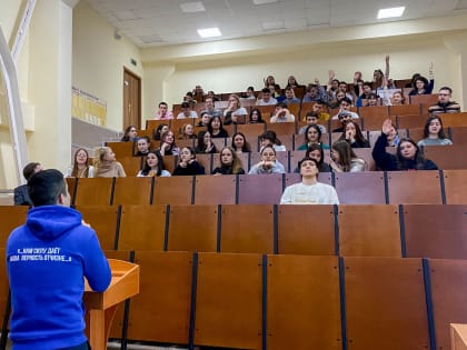 Молодогвардейцы Кировского района провели открытую лекцию для студентов