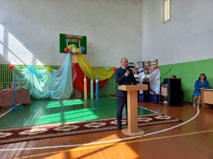 Рустам Ишмухаметов поздравил школьников Учалинского района с Днем знаний