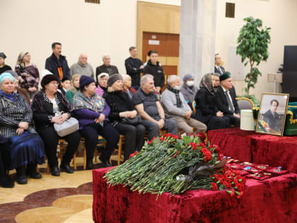 В Доме Государственного Собрания состоялось прощание с Салаватом Гайсиным