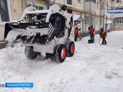 В рамках «снежного субботника» из Уфы вывезли свыше 16 тысяч кубометров снега