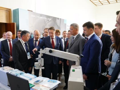 Михаил Мурашко и Радий Хабиров ознакомились с экспозицией медорганизаций Башкирии