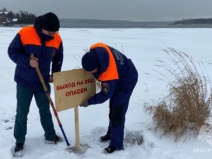 В МЧС по Башкирии сообщили подробности о провалившемся под лёд автомобиле