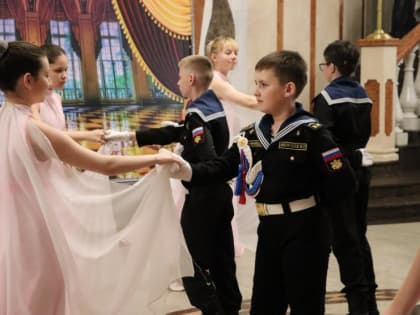 Кадет приглашает на бал