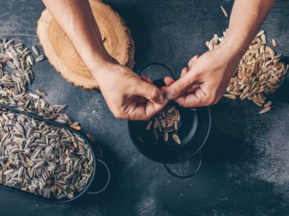 Не мусор, а чистое золото — Зачем дачникам шелуха от семечек: Собирают её по всем соседям с осени