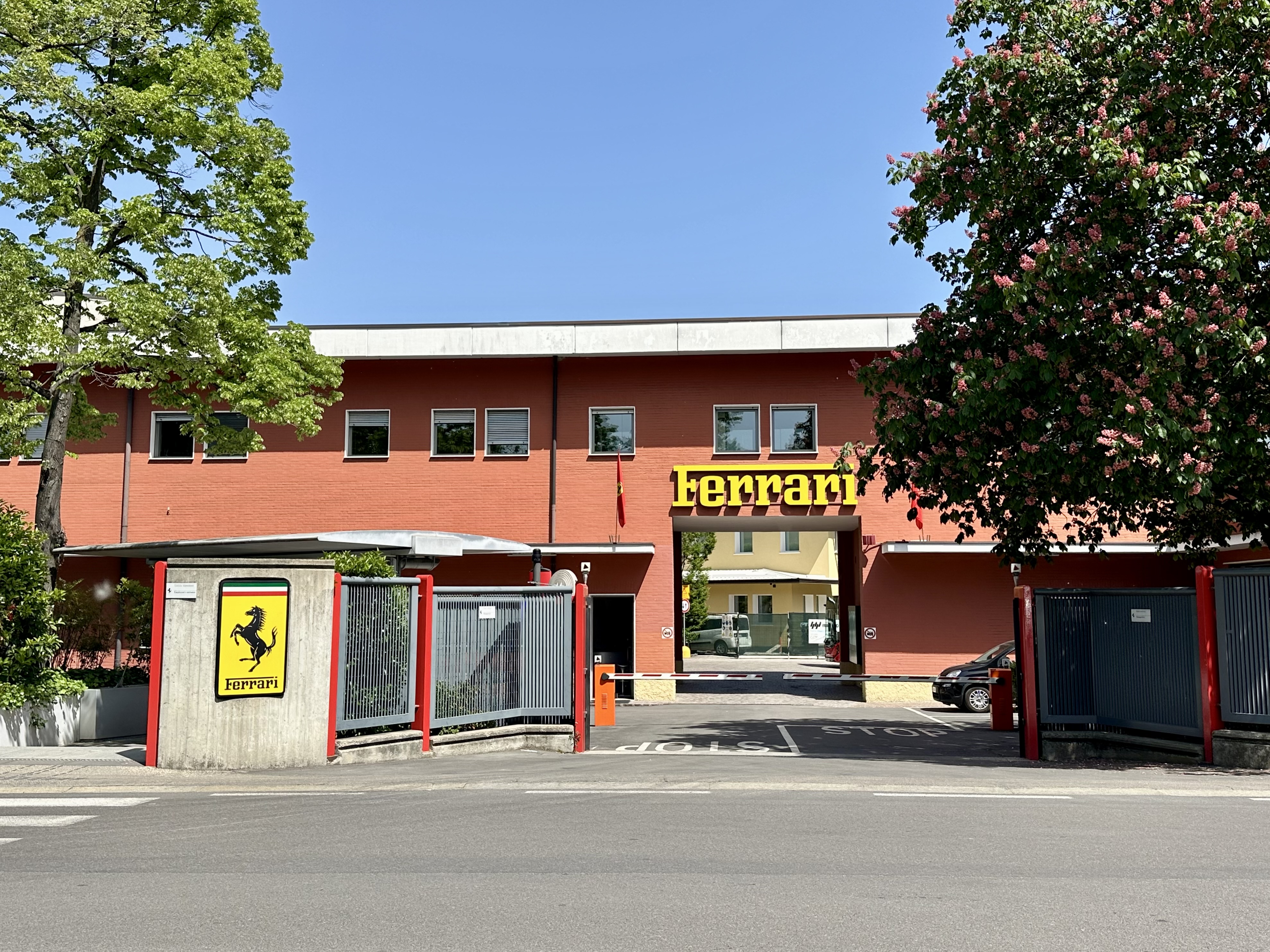 Ingresso fabbrica Ferrari