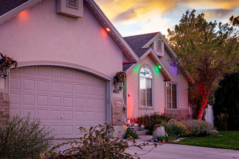 Trimlight on modern house