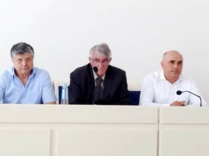 Гунибские депутаты обсудили бюджет и здравоохранение на XXVII сессии
