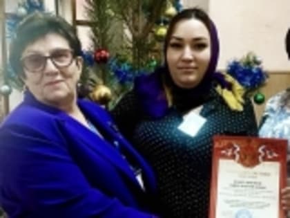 И. о. министра образования Запорожской области вручила Заире Пахрудиновой благодарственное письмо