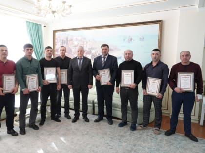 Глава  Махачкалы Юсуп Умавов встретился с участниками специальной военной операции