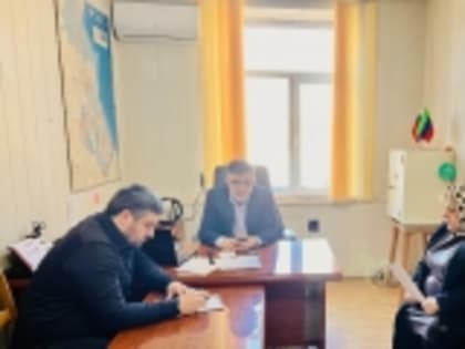 В Новолакском районе заместитель главы по общественной безопасности Максуд Гамидов провёл прием граждан