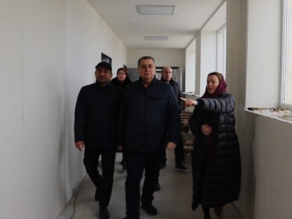Глава Дербентского района провел инспекцию хода капитального ремонта детского сада «Ласточка» в селе Чинар