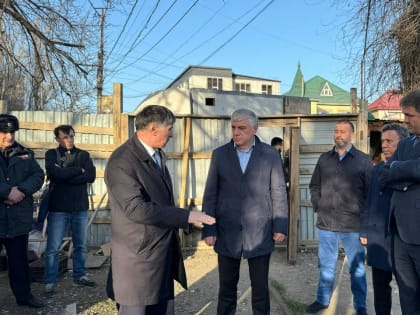 Глава г. Махачкалы Юсуп Умавов осмотрел улицы, на которых планируется провести реконструкцию для улучшения улично-дорожной сети и увеличения пропускной способности проезжей части