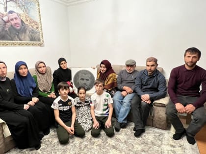 В рамках цикла мероприятий «В гостях у семьи героя», навестили семью погибшего участника СВО Шамиля Ахмедова