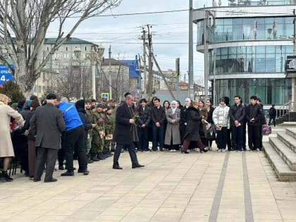 В ДЕРБЕНТЕ ПРОШЕЛ МИТИНГ ПАМЯТИ, ПОСВЯЩЕННЫЙ 81-ОЙ ГОДОВЩИНЕ СО ДНЯ ОСВОБОЖДЕНИЯ ЛЕНИГРАДА ОТ БЛОКАДЫ
