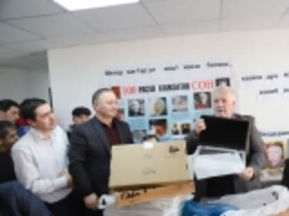 Галип Галипов принял участие в акции «Сделай подарок родной школе»