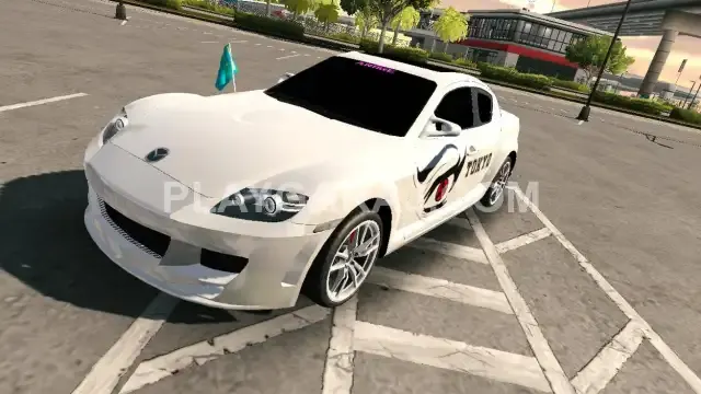 Mazda beyaz çizimli araç