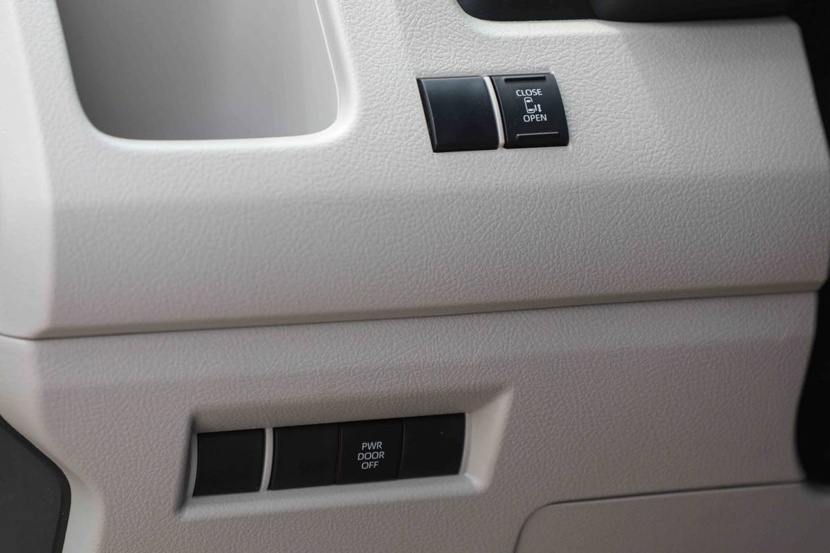 Thumbnail image of Toyota Hiace GL 3.5L 2025