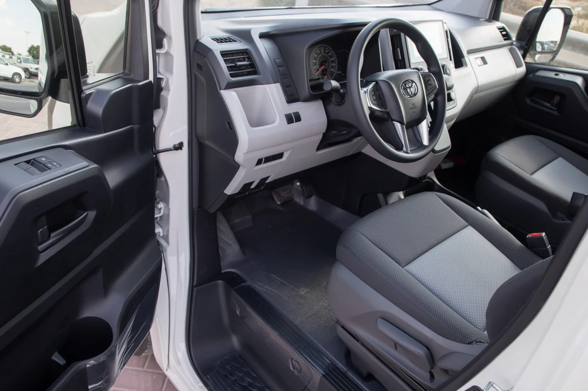 Thumbnail image of Toyota Hiace GL 3.5L 2025