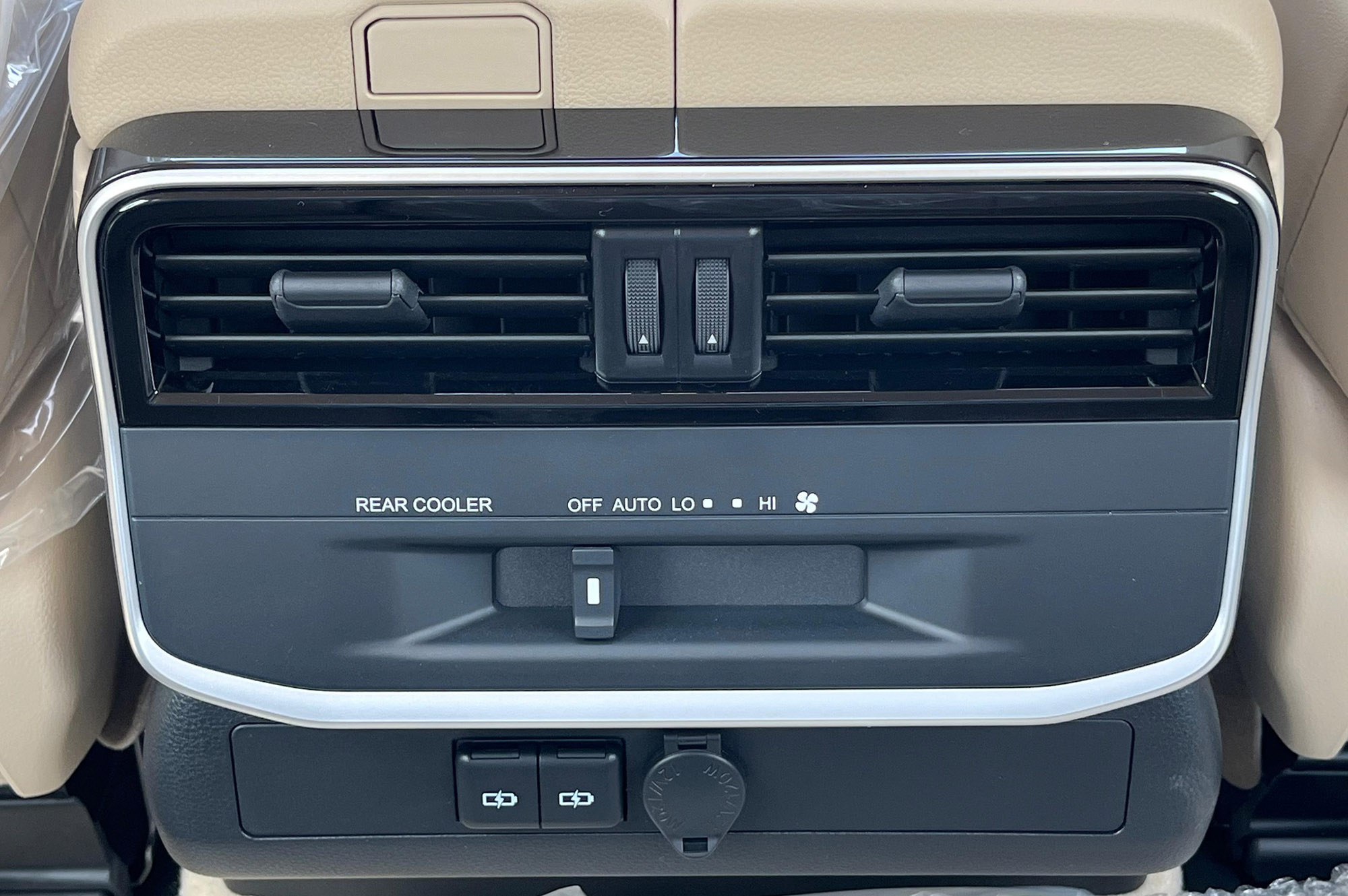 Thumbnail image of Toyota LC300 GXR 4L 2025